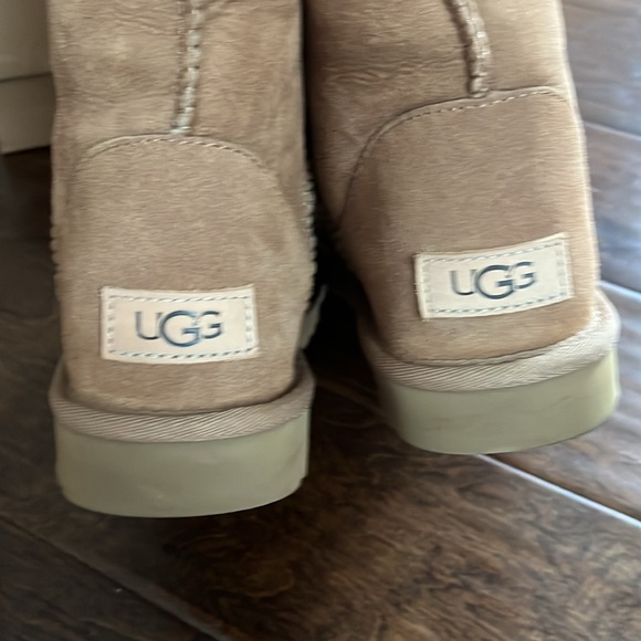 Ugg Classic Mini Chestnut II Boot, like new - Picture 7 of 8